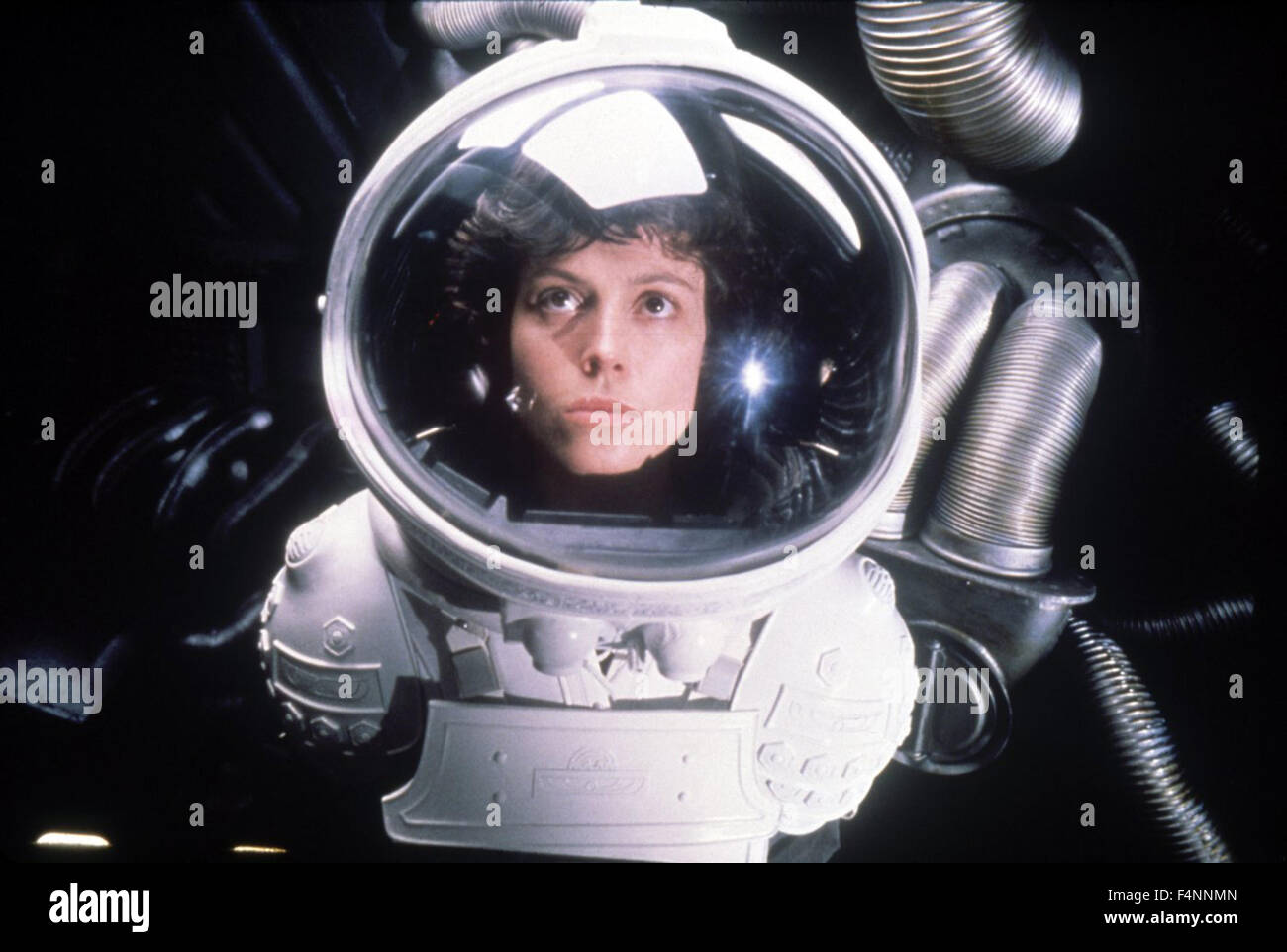 Alien ist ein 1979 Science-Fiction-Horror-Film unter der Regie von Ridley Scott und starring Tom Skerritt, Sigourney Weaver, Veronica Cartwright, Harry Dean Stanton, John Hurt, Ian Holm und Yaphet Kotto.  Dieses Foto ist nur zu redaktionellen Zwecken und unterliegen dem Copyright von der Filmgesellschaft und/oder der Fotograf von dem Film oder der Firma zugeordnet und kann nur durch Veröffentlichungen im Zusammenhang mit der Förderung der oben genannten Film reproduziert werden. Eine obligatorische Gutschrift auf die Filmgesellschaft ist erforderlich. Der Fotograf sollte auch angerechnet werden, wenn bekannt. Stockfoto