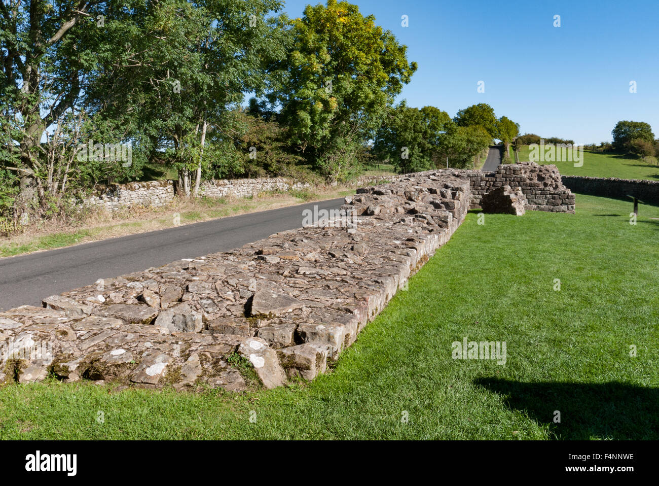 Der Hadrianswall Banken Osten Turm auf der National Cycle Network Route 72 Stockfoto