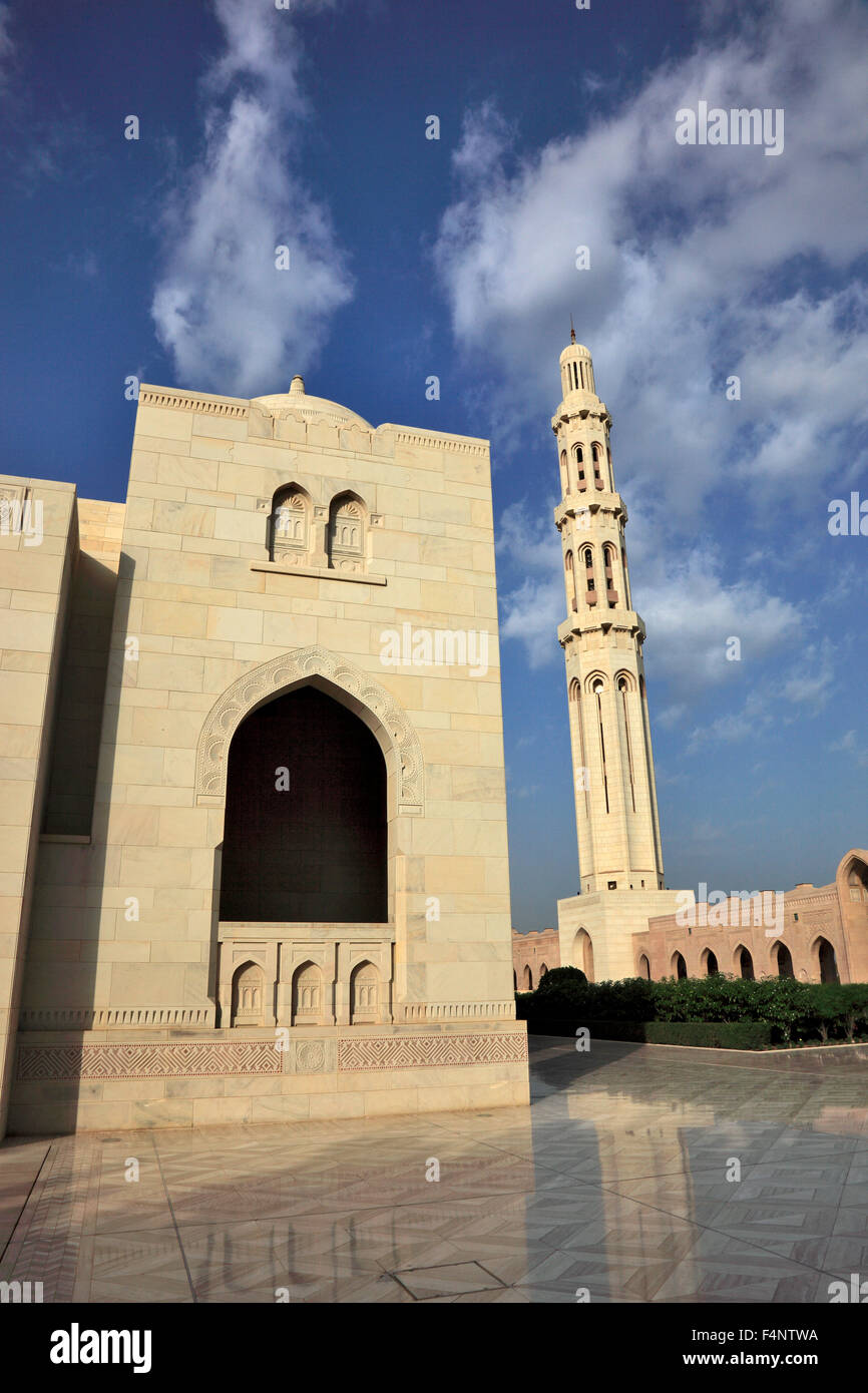 Die große Sultan-Qabus-Moschee in Maskat ist die Hauptmoschee in Oman. Sie gilt als eines der wichtigsten Gebäude des c Stockfoto