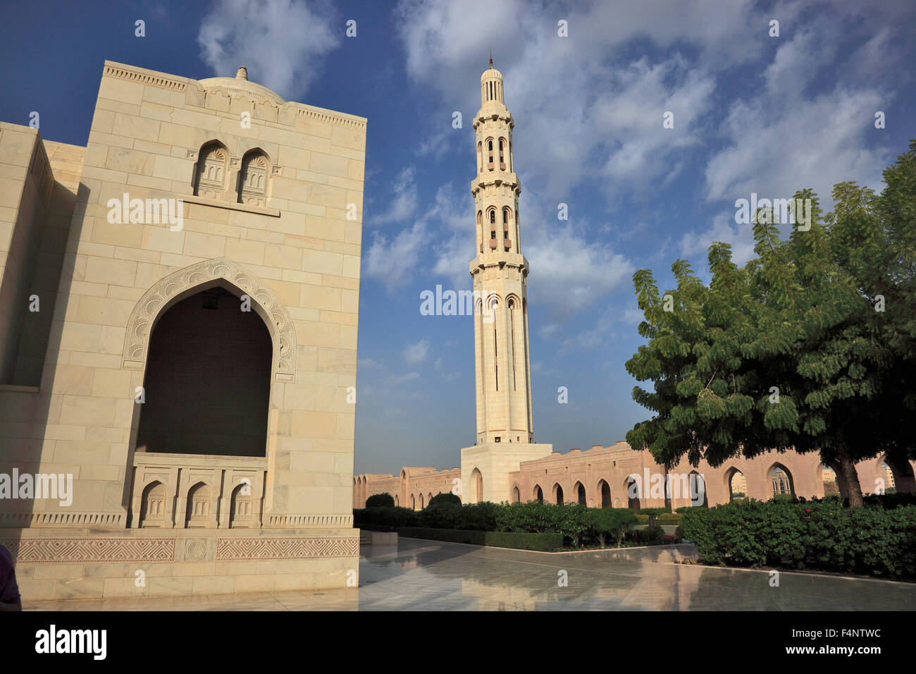 Die große Sultan-Qabus-Moschee in Maskat ist die Hauptmoschee in Oman. Sie gilt als eines der wichtigsten Gebäude des c Stockfoto