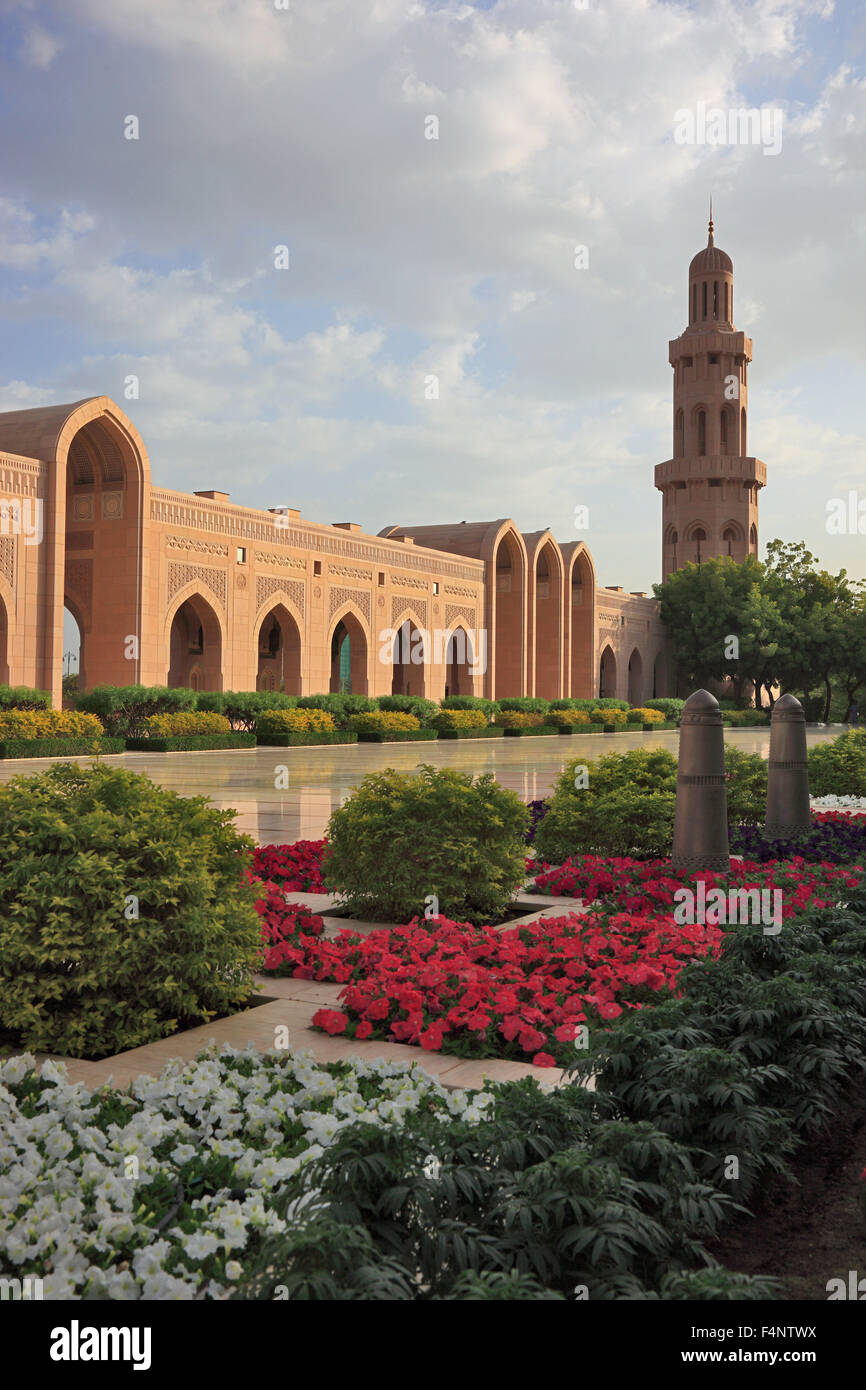 Die große Sultan-Qabus-Moschee in Maskat ist die Hauptmoschee in Oman. Sie gilt als eines der wichtigsten Gebäude des c Stockfoto