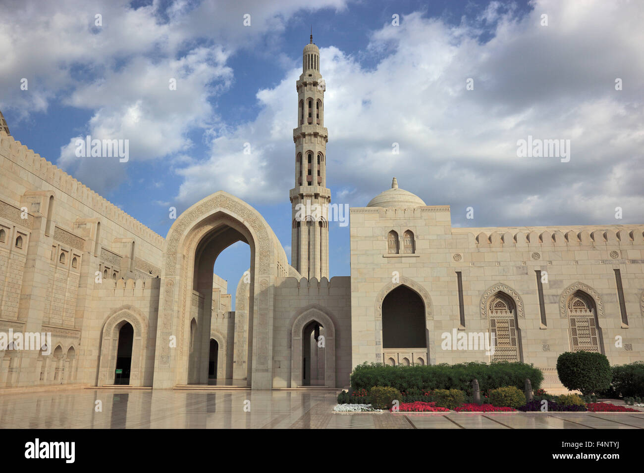 Die große Sultan-Qabus-Moschee in Maskat ist die Hauptmoschee in Oman. Sie gilt als eines der wichtigsten Gebäude des c Stockfoto