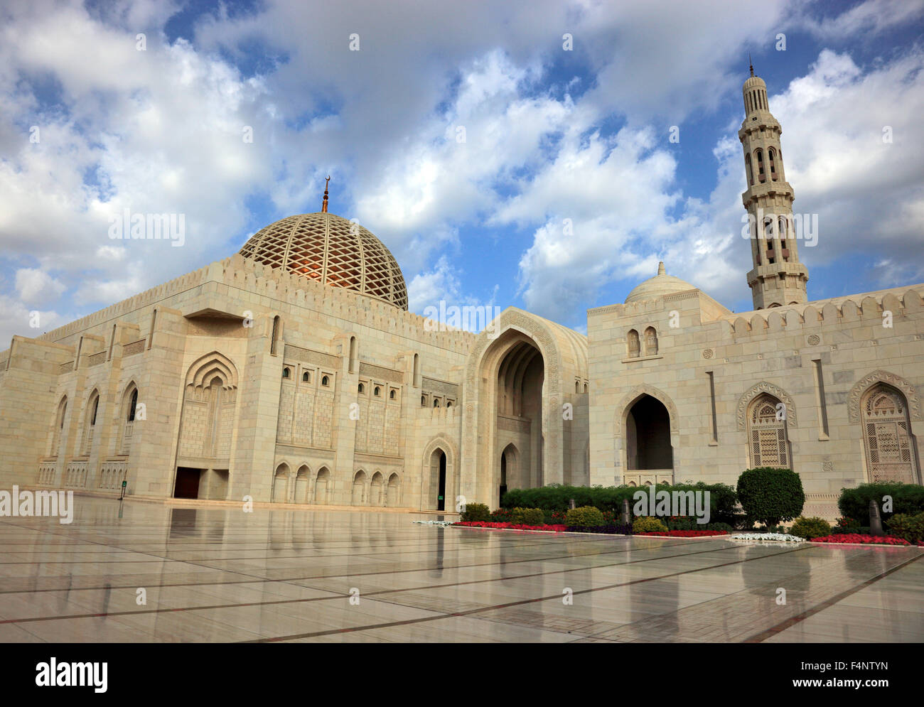 Die große Sultan-Qabus-Moschee in Maskat ist die Hauptmoschee in Oman. Sie gilt als eines der wichtigsten Gebäude des c Stockfoto