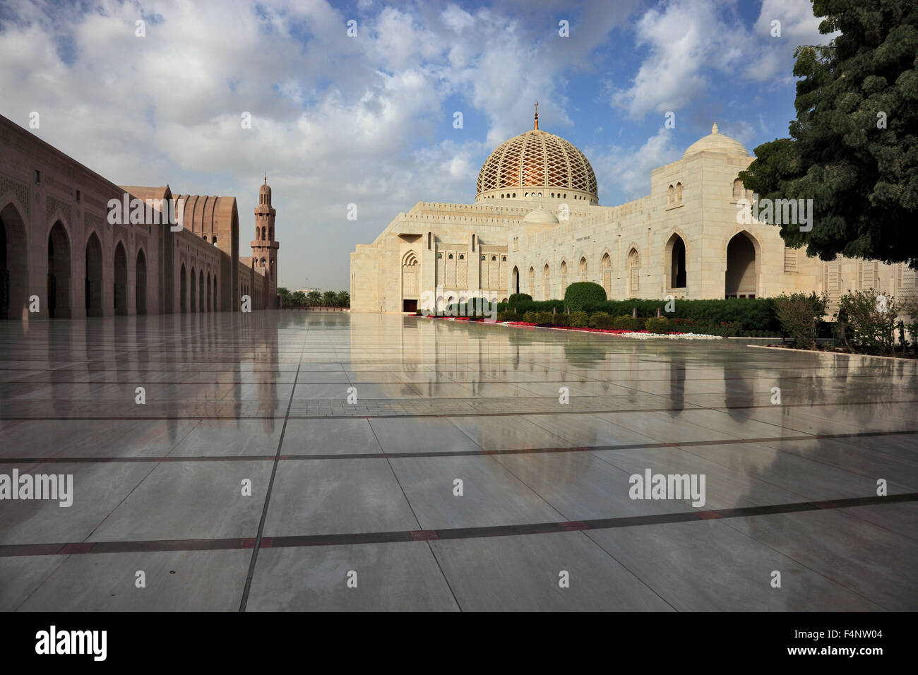 Die große Sultan-Qabus-Moschee in Maskat ist die Hauptmoschee in Oman. Sie gilt als eines der wichtigsten Gebäude des c Stockfoto