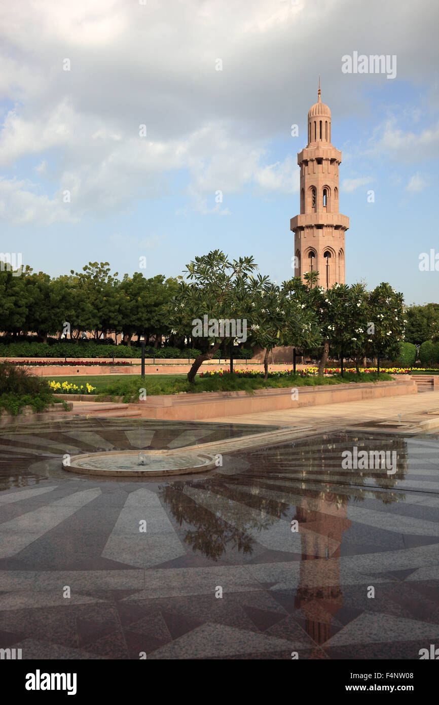 Die große Sultan-Qabus-Moschee in Maskat ist die Hauptmoschee in Oman. Sie gilt als eines der wichtigsten Gebäude des c Stockfoto