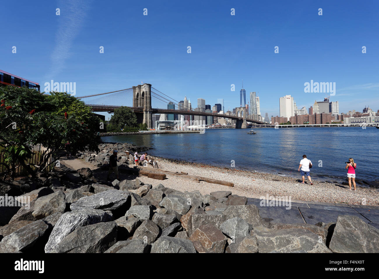 Die Brooklyn Bridge, Blick nach Westen in Richtung lower Manhattan Stockfoto