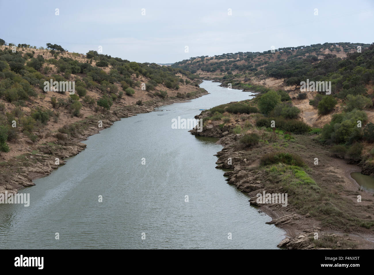 Fluss in Portugal von Ardila bis Moura im Alentejo Stockfoto