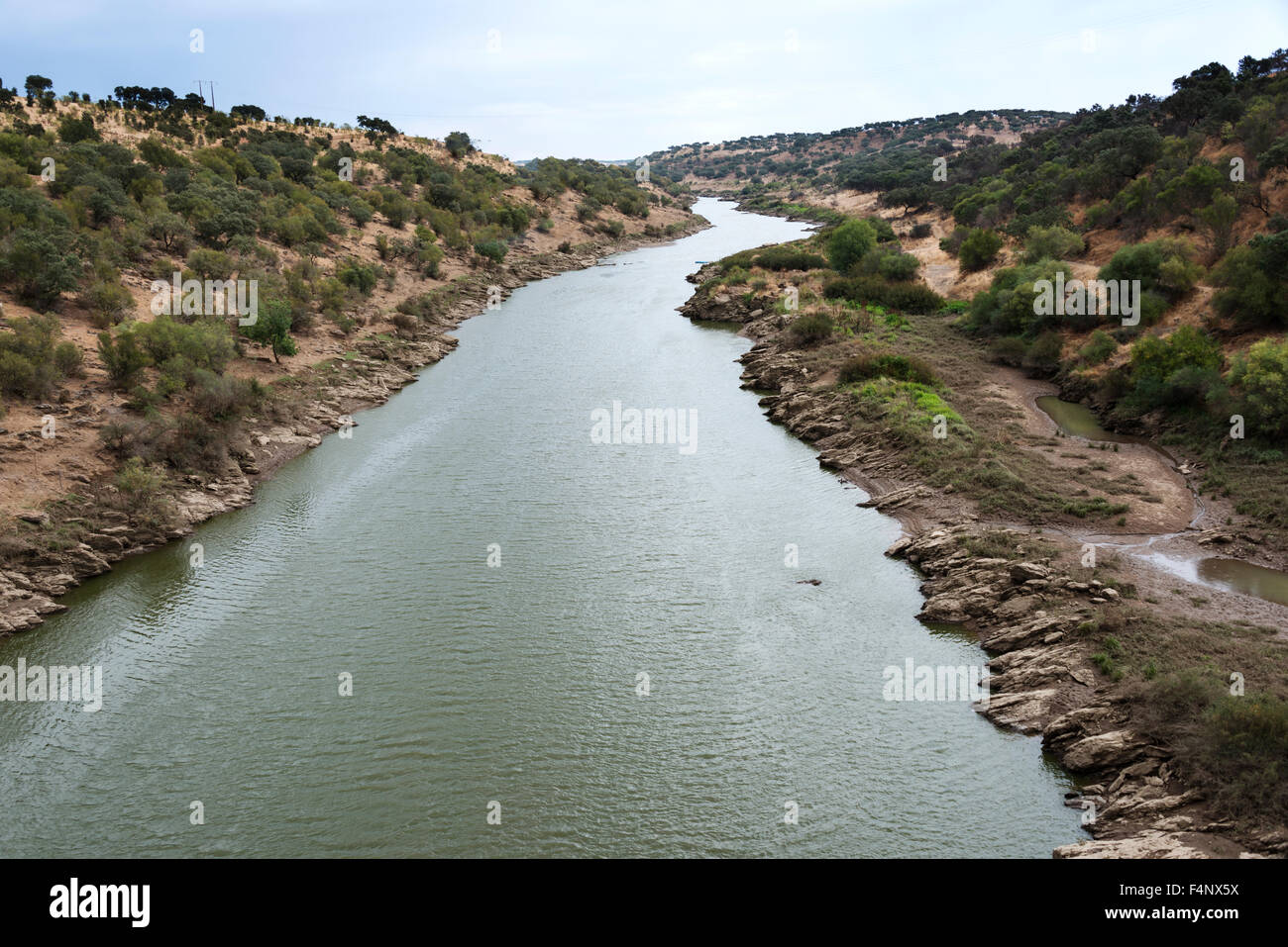 Fluss in Portugal von Ardila bis Moura im Alentejo Stockfoto