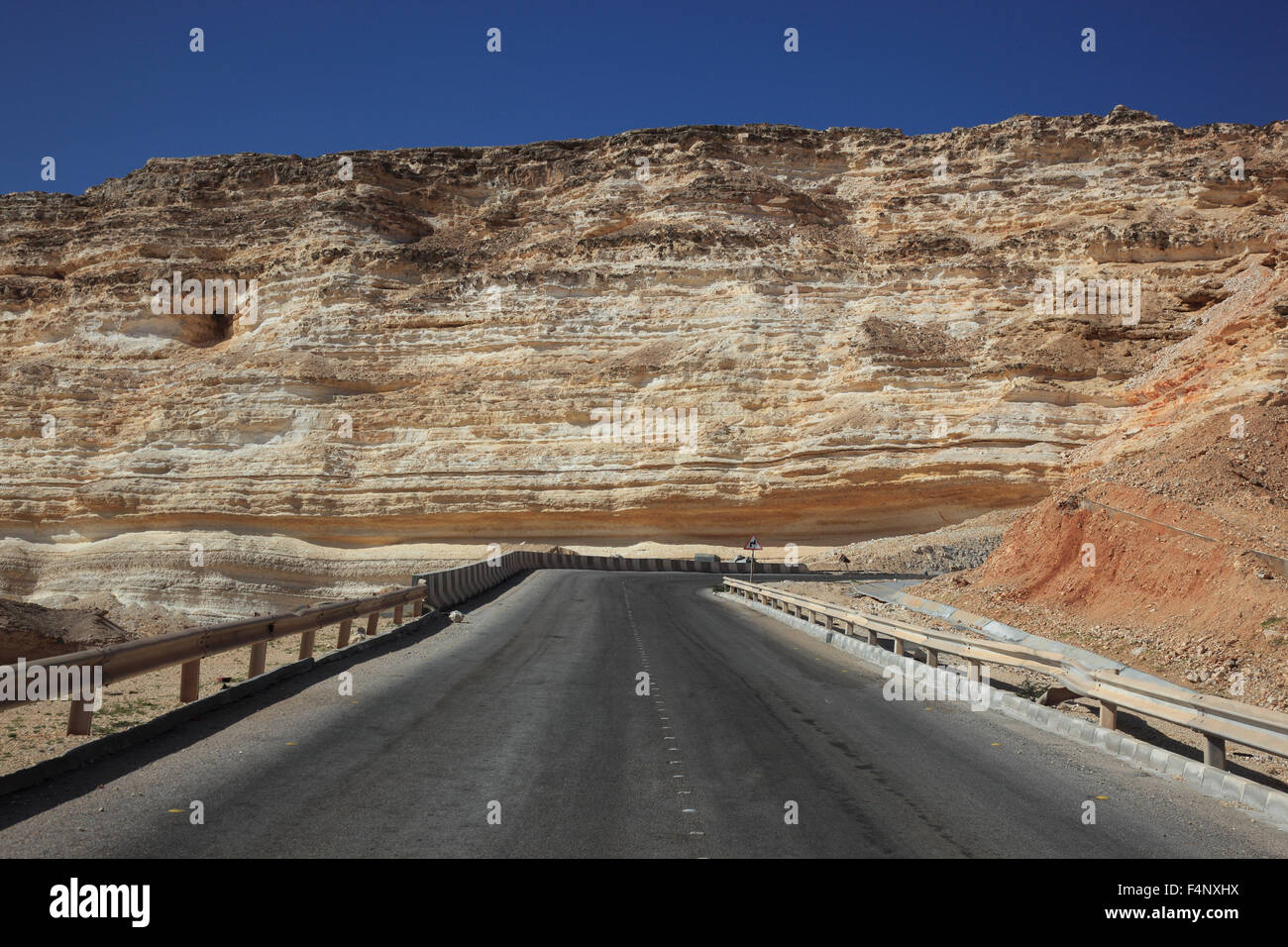 Straße für die Landschaft des nördlichen Dhofar, Oman Stockfoto