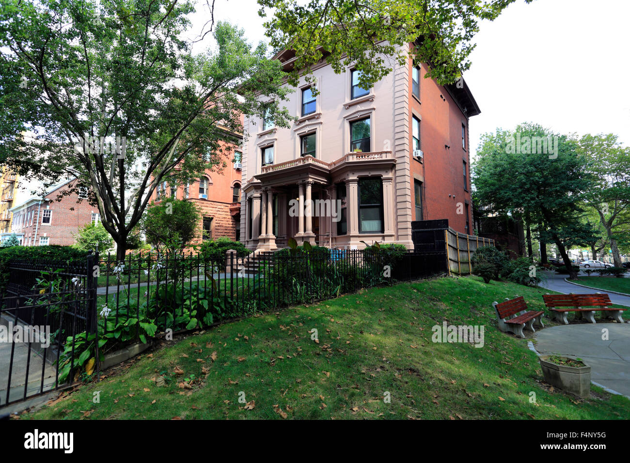 Klassische alte Heimat Clinton Ave Fort Greene Nachbarschaft in Brooklyn New York City Stockfoto