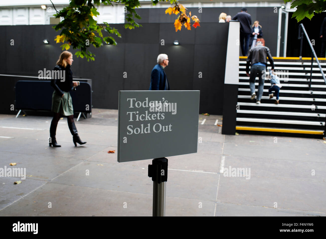 Frieze Art Fair London. 2015 melden Sie am Eingang sagen "Ausverkauft". Stockfoto