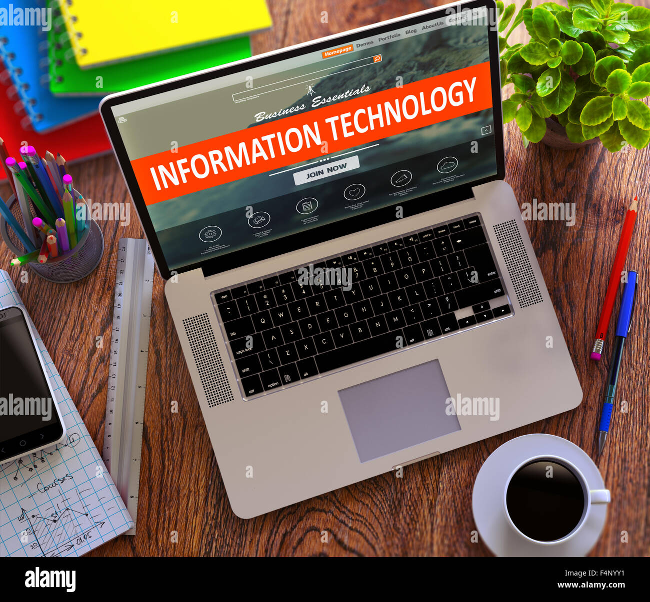 Informations-und Telekommunikationstechnologie auf Laptop-Bildschirm. Büro Konzept. Stockfoto