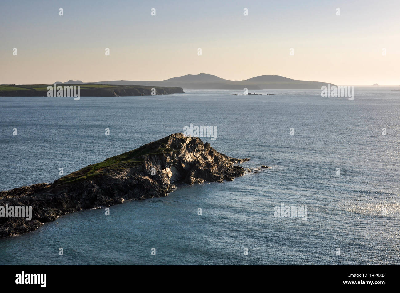 Geringer Sonneneinstrahlung im Whitesands Bay, Pembrokeshire, Wales. Stockfoto