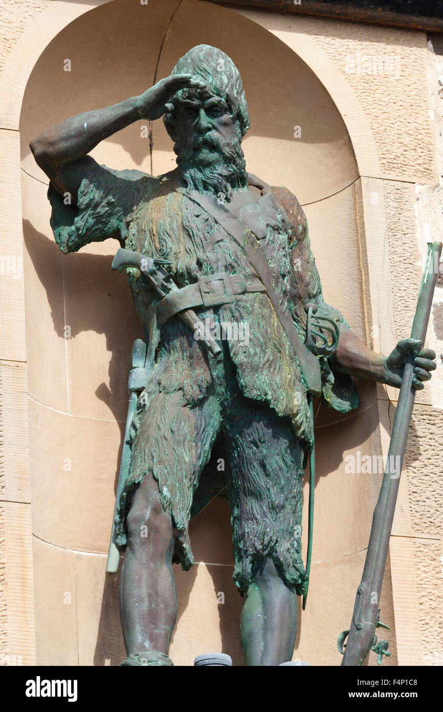Statue von Robinson Crusoe auf Kosten des Hauses am Lower Largo ... Statue von Robinson Crusoe auf Kosten des Hauses am Lower Largo ...