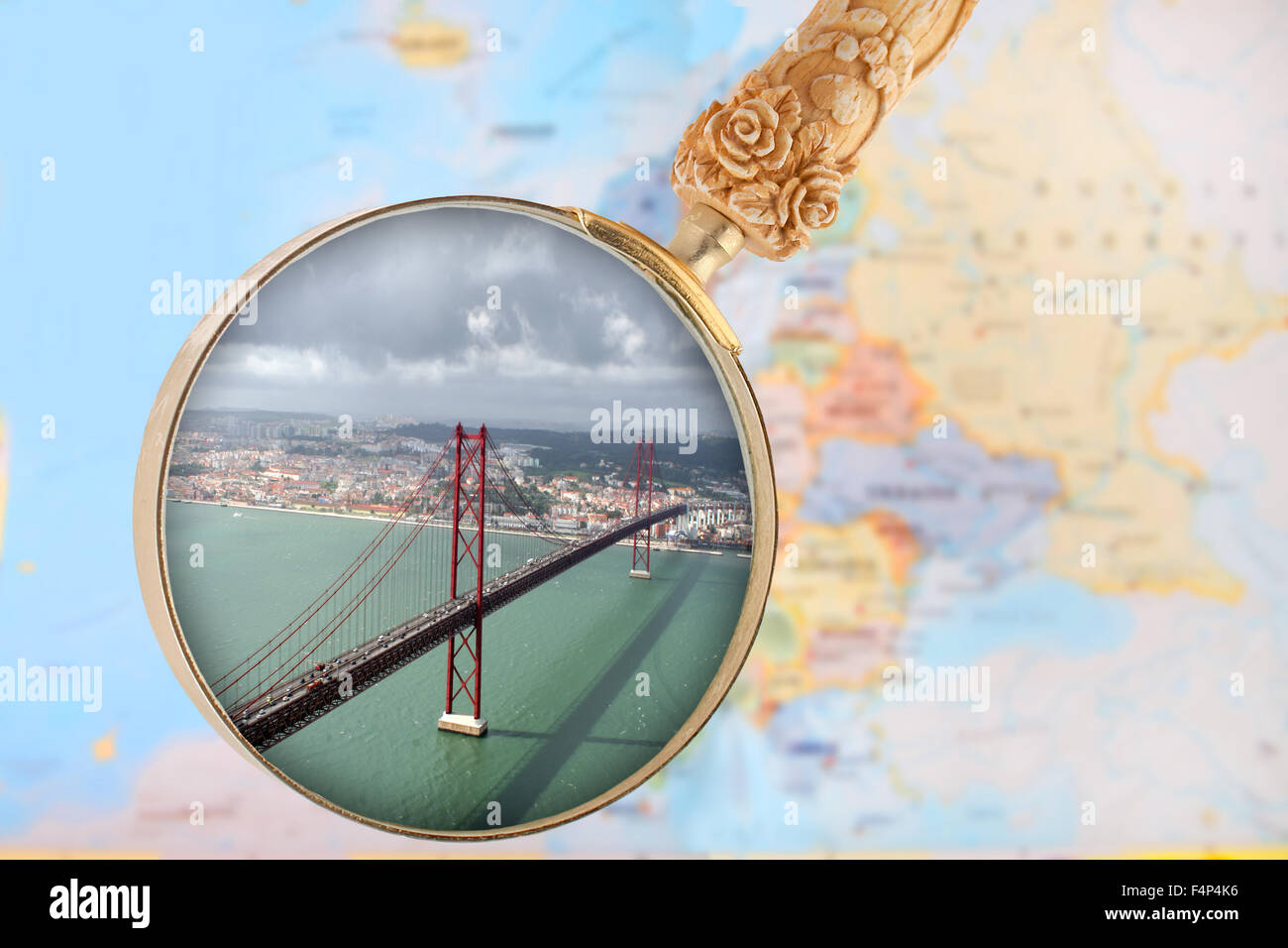 Auf der Suche Lissabon Brücke über den Tejo-Fluss, Portugal, Europa Stockfoto