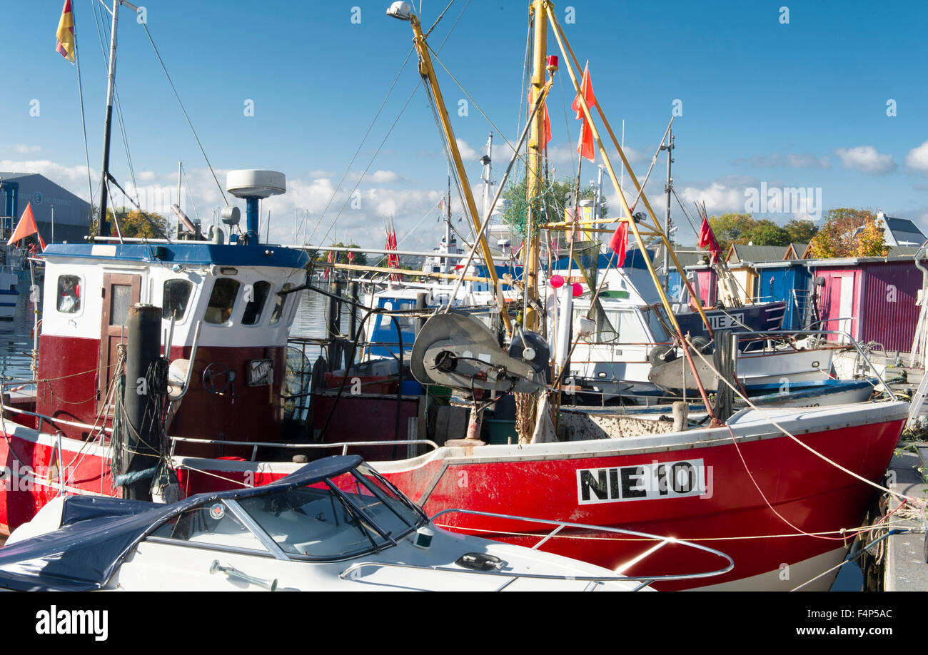 Die Traditionelle Ostsee Fischerei Hafen Von Niendorf Ostsee Schleswig Holstein Deutschland Stockfotografie Alamy