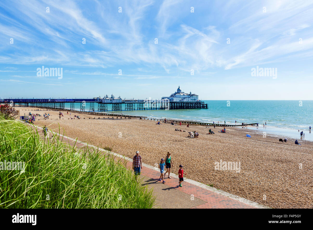Der Strand und Pier, Grand Parade, Eastbourne, East Sussex, England, UK Stockfoto