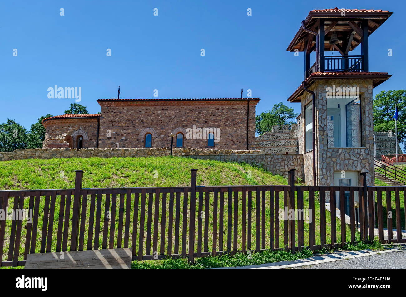 Rekonstruktion der mittelalterlichen Kirche "Aufstieg" aus XV Jahrhundert, Mali Stari Grad, Bulgarien Stockfoto