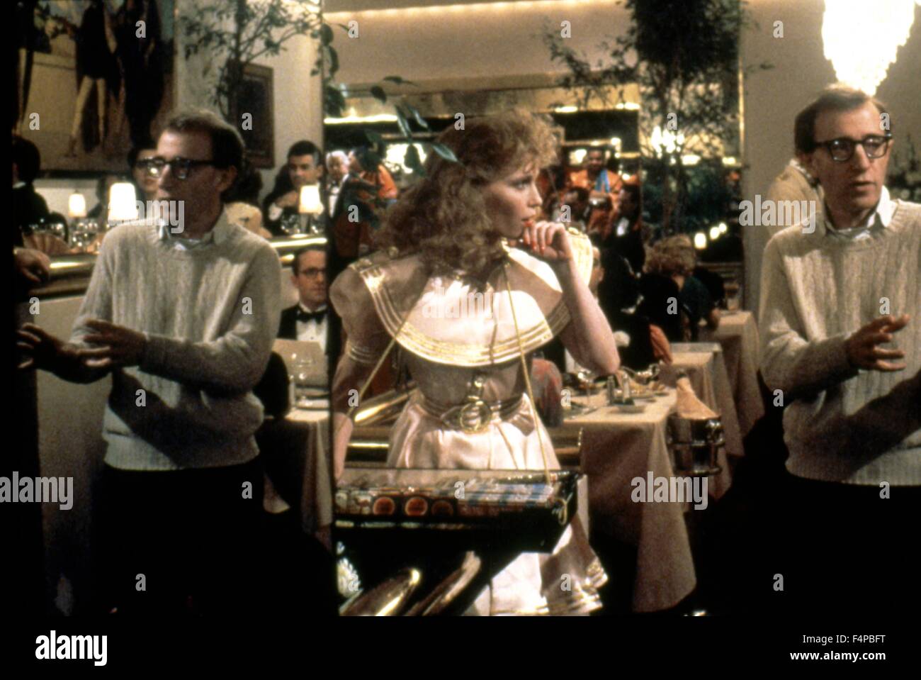 Woody Allen leitet am Set Mia Farrow Stockfoto