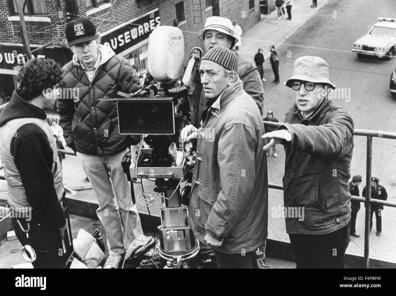 Am Set leitet Woody Allen sein team Stockfoto Am Set leitet Woody Allen sein team Stockfoto