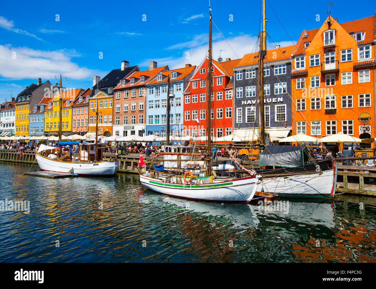 Nyhavn-Bezirk ist eines der berühmtesten Wahrzeichen in Kopenhagen. Stockfoto