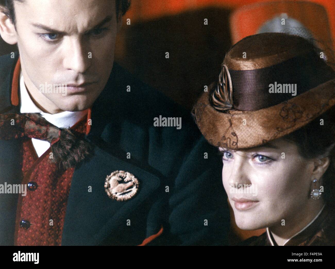 Helmut Berger und Romy Schneider / Ludwig: The Mad König von Bayern / 1972 unter der Regie von Luchino Visconti Stockfoto