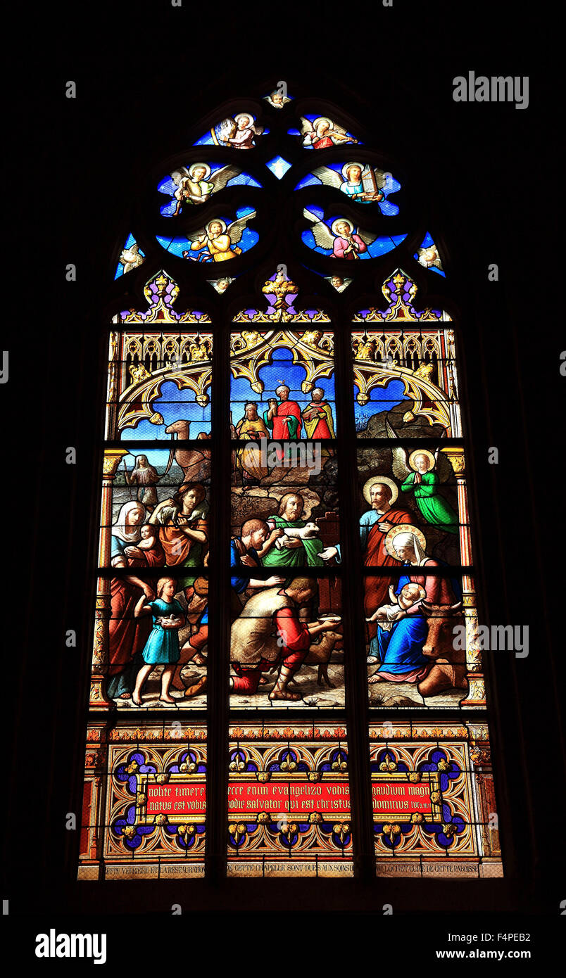 Frankreich, Bretagne, Vitre, Kathedrale Notre-Dame, bemalte Fenster Stockfoto