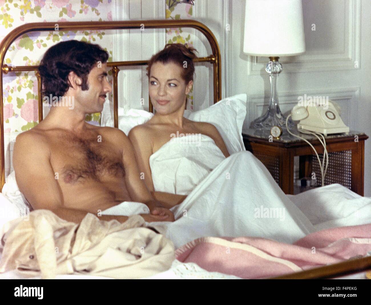 Nino Castelnuovo Und Romy Schneider Liebe Im Regen 1974 Unter Der Regie Von Jean Claude Brialy Stockfotografie Alamy