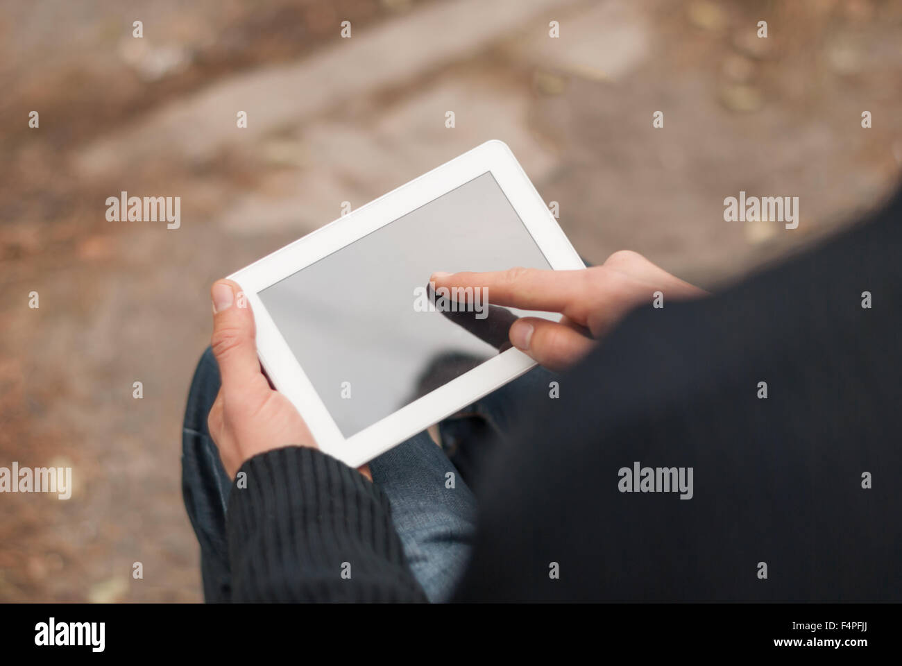 Mann mit Tablet-PC in den Händen von Close up. Stockfoto