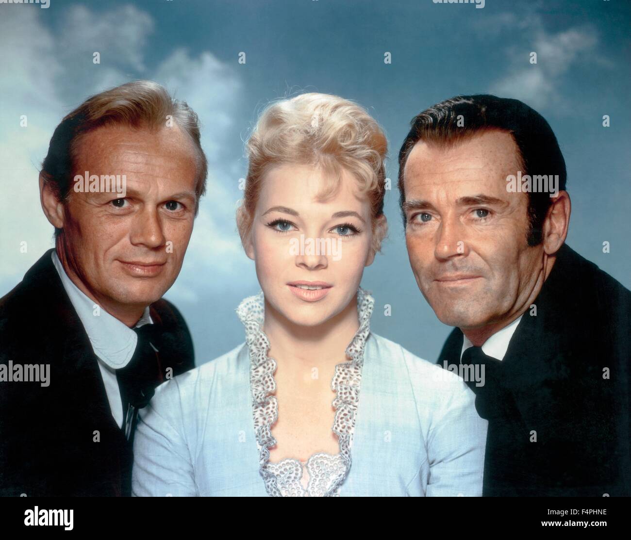 Richard Widmark, Dolores Michaels und Henry Fonda / Warlock / 1959 unter der Regie von Edward Dmytryk [20th Century Fox] Stockfoto
