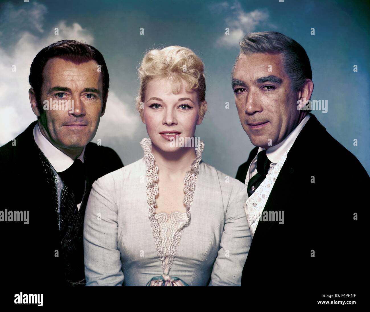 Henry Fonda, Dolores Michaels und Anthony Quinn / Warlock / 1959 unter der Regie von Edward Dmytryk [20th Century Fox] Stockfoto
