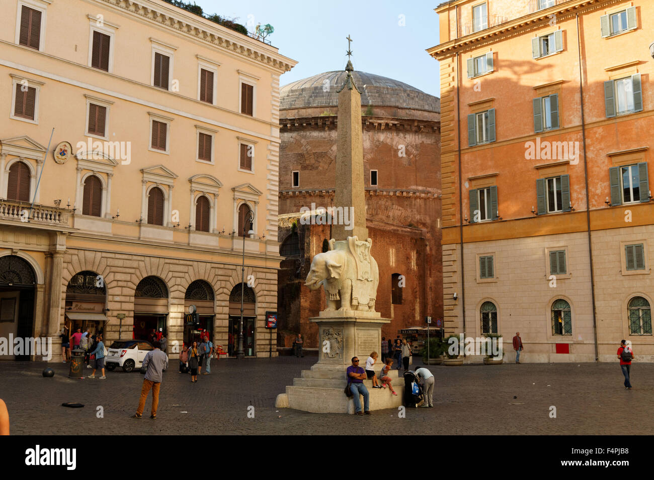 Die Piazza Della Minerva in Rom, Italien. Stockfoto