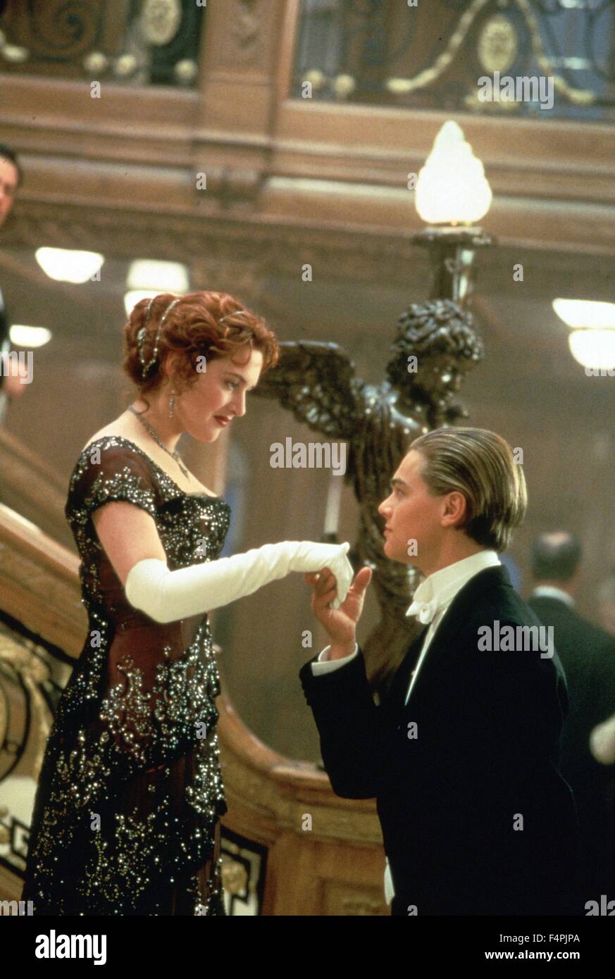 Kate Winslet und Leonardo DiCaprio / Titanic / 1997 unter der Regie von James Cameron [zwanzigsten Jahrhundert Fox Pictures] Stockfoto
