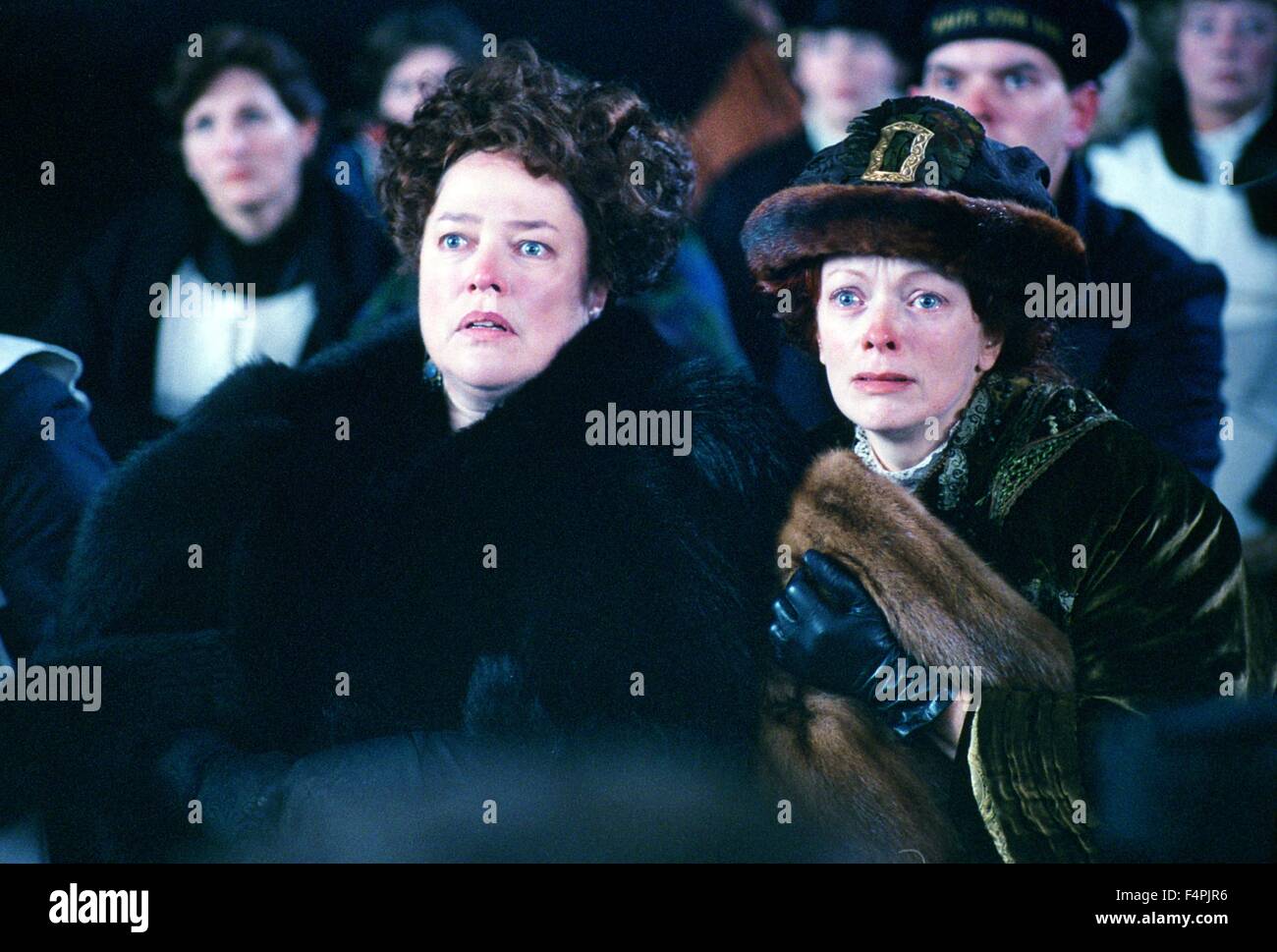 Kathy Bates Und Frances Fisher Titanic 1997 Unter Der Regie Von James Cameron Zwanzigsten Jahrhundert Fox Pictures Stockfotografie Alamy