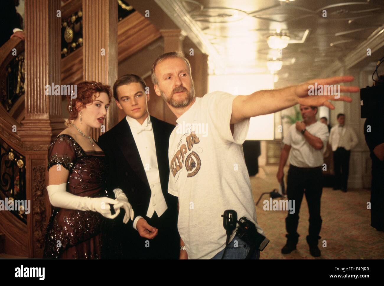 Am Set, leitet James Cameron, Kate Winslet und Leonardo DiCaprio / Titanic / 1997 unter der Regie von James Cameron [zwanzigsten Jahrhundert Fox Pictures] Stockfoto