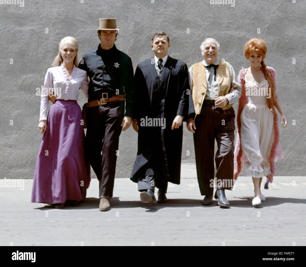 Inger Stevens, Clint Eastwood, Pat Hingle, Ed Begley und Arlene Golonka / HAND em hoch / 1968 unter der Regie von Ted Post [United Artists] Stockfoto