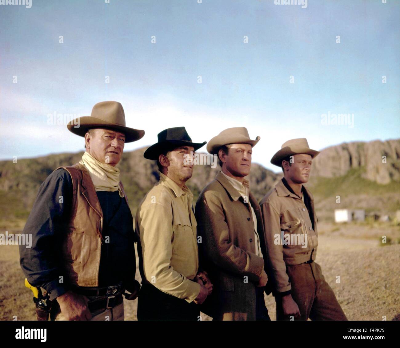 John Wayne, Dean Martin, Earl Holliman und Michael Anderson Jr. / die Söhne der Katie Elder / 1965 unter der Regie von Henry Hathaway [Paramount Pictures] Stockfoto
