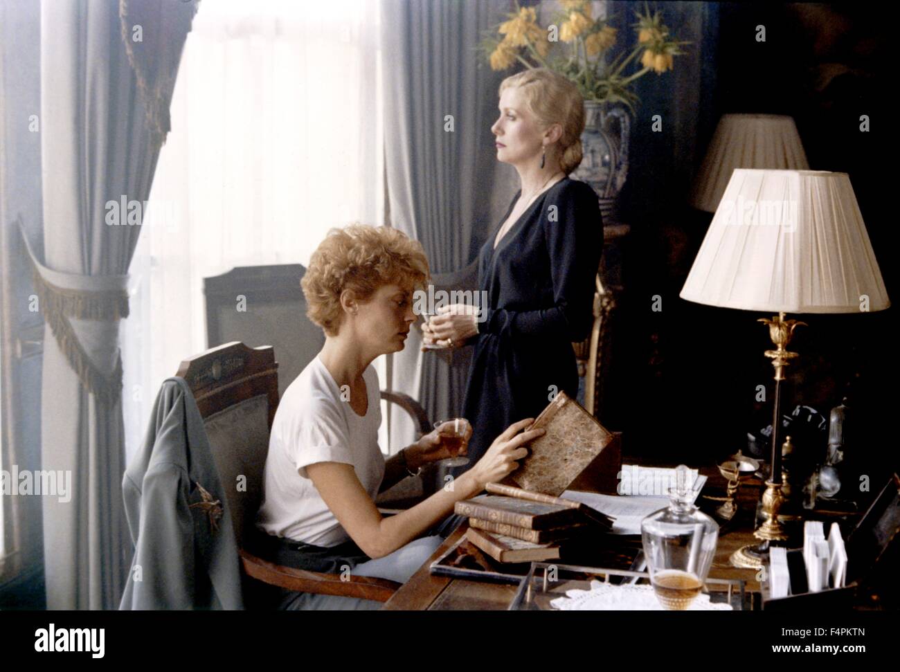 Susan Sarandon und Catherine Deneuve / The Hunger / 1983 unter der Regie von Tony Scott [Metro-Goldwyn-Mayer Bilder] Stockfoto