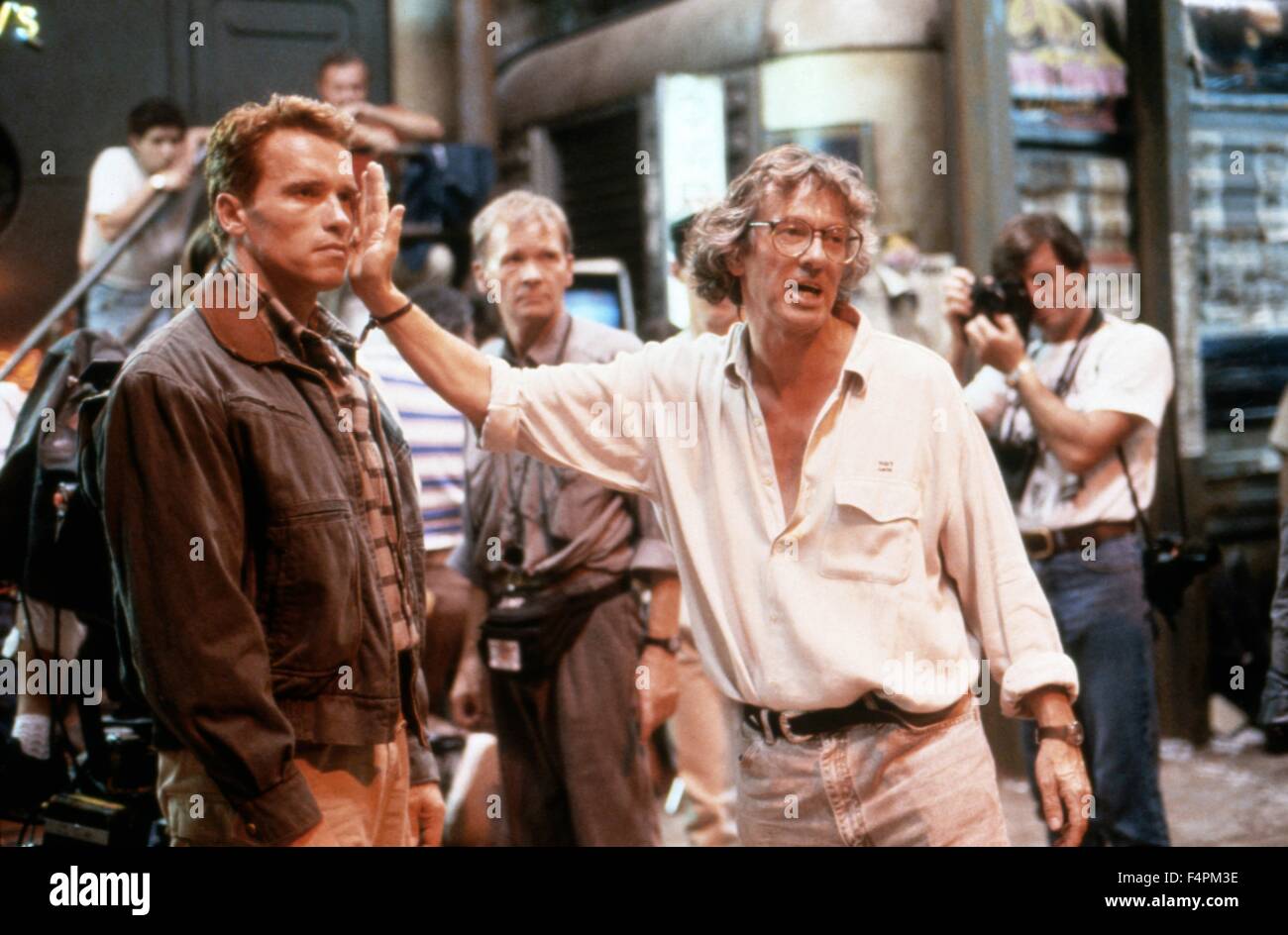 Am Set, leitet Paul Verhoeven Arnold Schwarzenegger / Total Recall / 1990 unter der Regie von