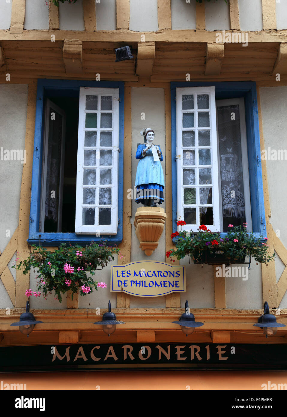 Fachwerkhaus in der Altstadt, Salon de, Quimper, Frankreich, Bretagne, Teehaus Kalvarienberg und Maceronier Stockfoto Fachwerkhaus in der Altstadt, Salon de, Quimper, Frankreich, Bretagne, Teehaus Kalvarienberg und Maceronier Stockfoto