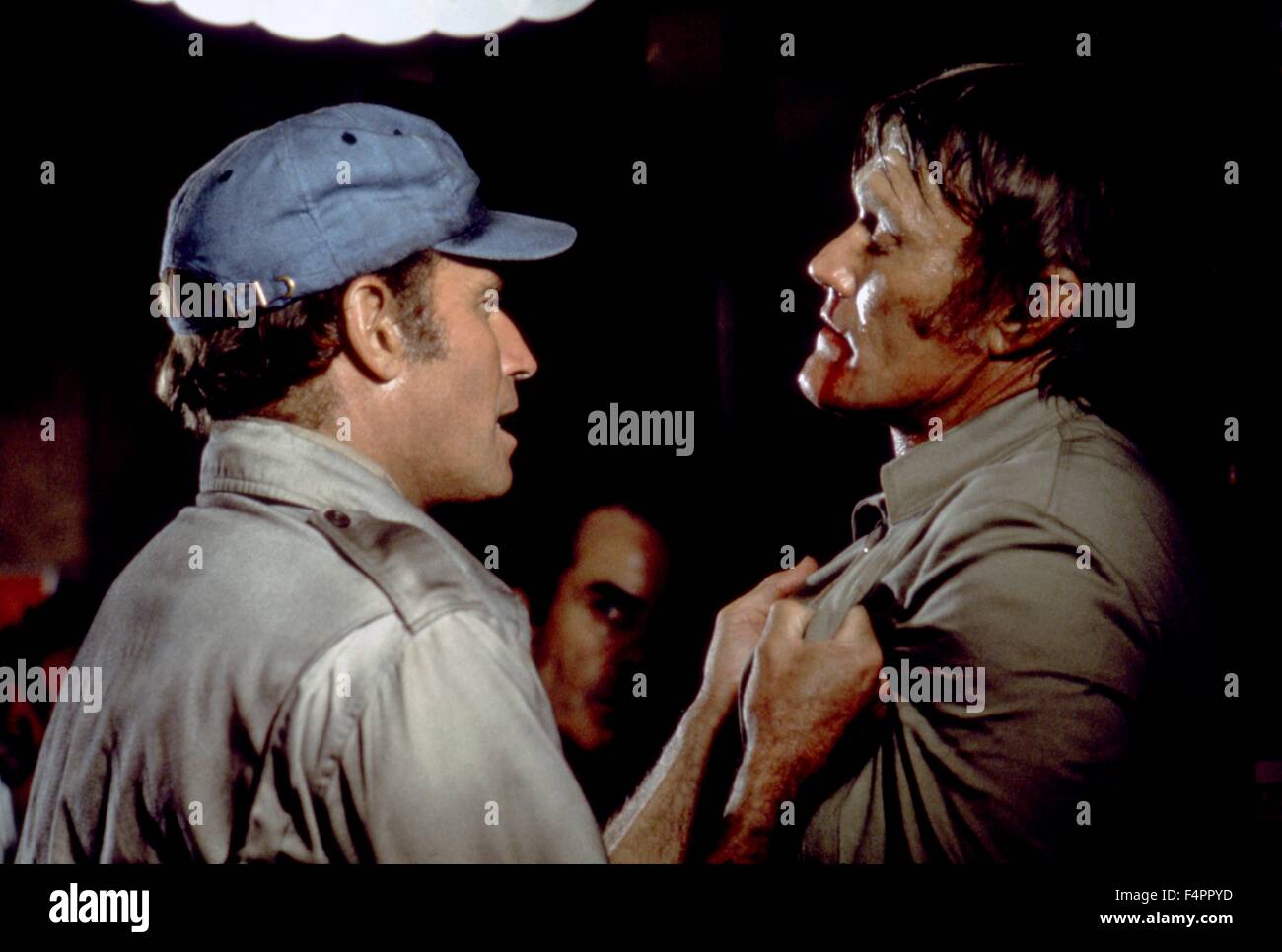 Charlton Heston und Chuck Connors / Soylent Green / 1973 unter der Regie von Richard Fleischer [Metro-Goldwyn-Mayer] Stockfoto