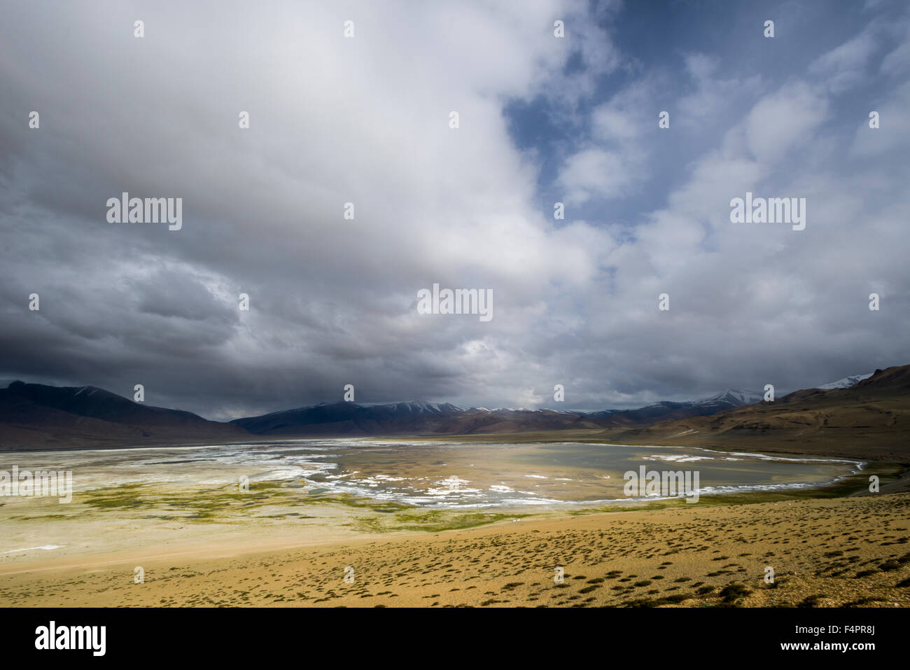 Luftaufnahme auf Tso kar, eine schwankende Salt See, auf einer Höhe von 4.530 m über dem Meeresspiegel in changtang gelegen Stockfoto