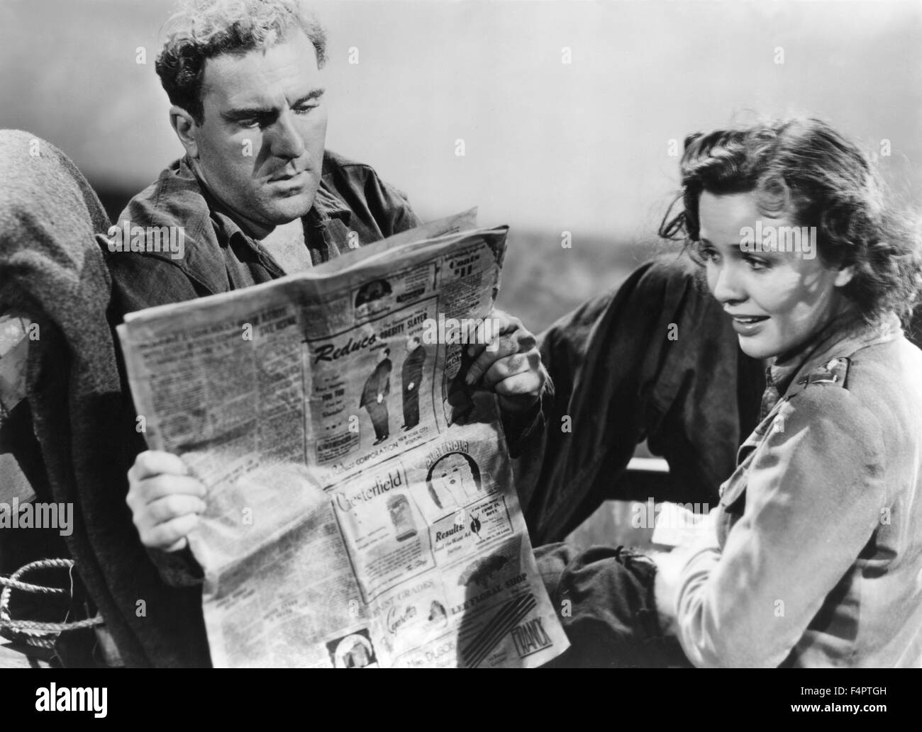 William Bendix und Mary Anderson / Rettungsboot / 1943 unter der Regie von Alfred Hitchcock Stockfoto