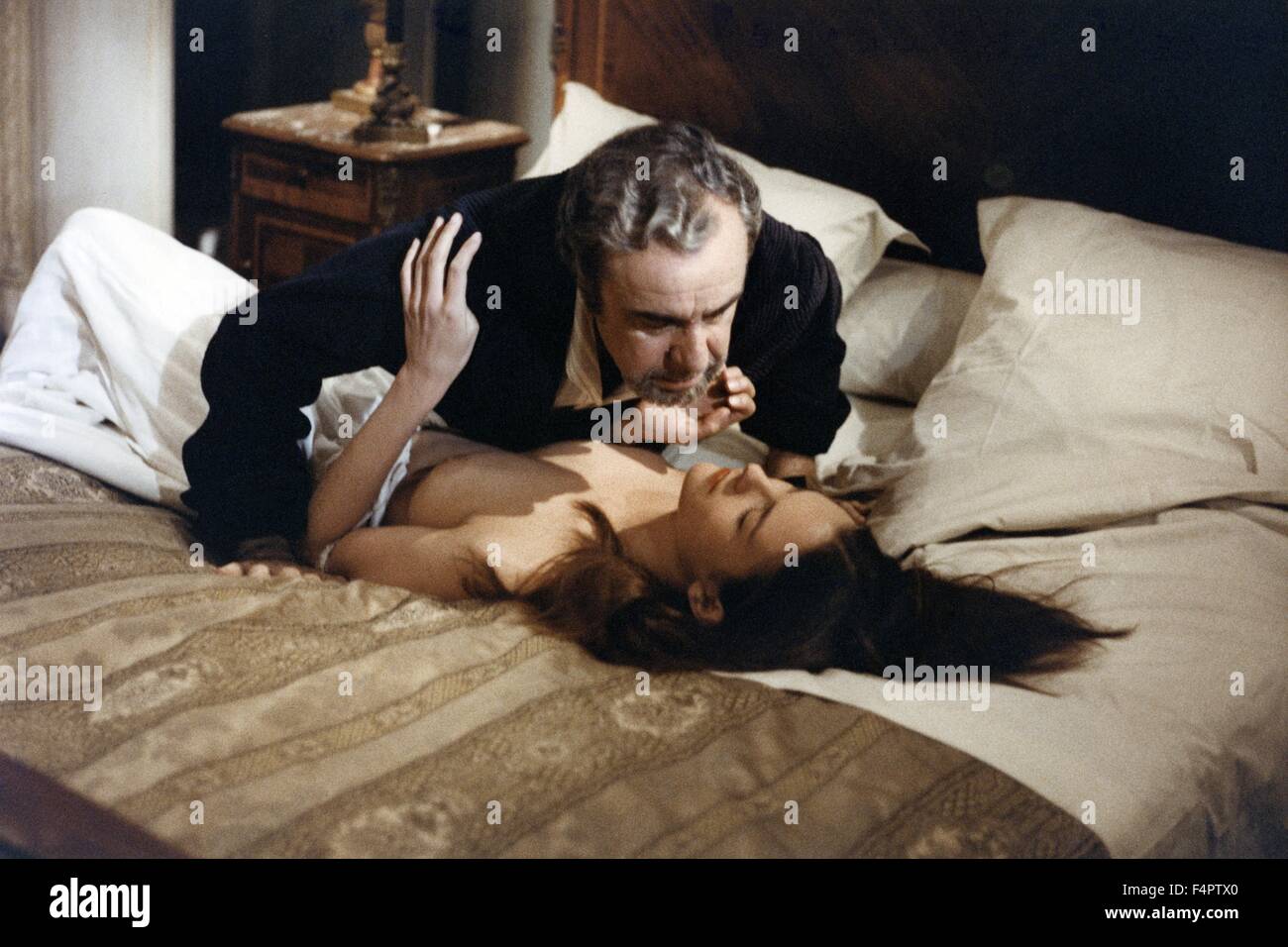 Fernando Rey und Carole Bouquet / dieses obskure Objekt der Begierde / 1977 unter der Regie von Luis Bunuel [Greenwich Filmproduktionen] Stockfoto