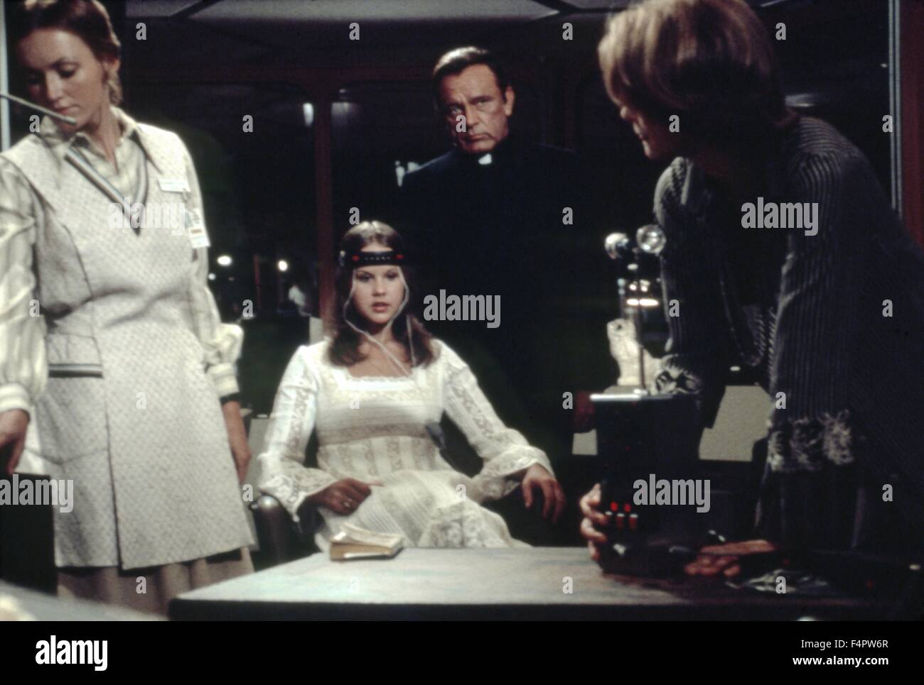 Linda Blair und Richard Burton / Exorzist II: The Heretic / 1977 unter der Regie von John Boorman [Warner Bros Pictures] Stockfoto