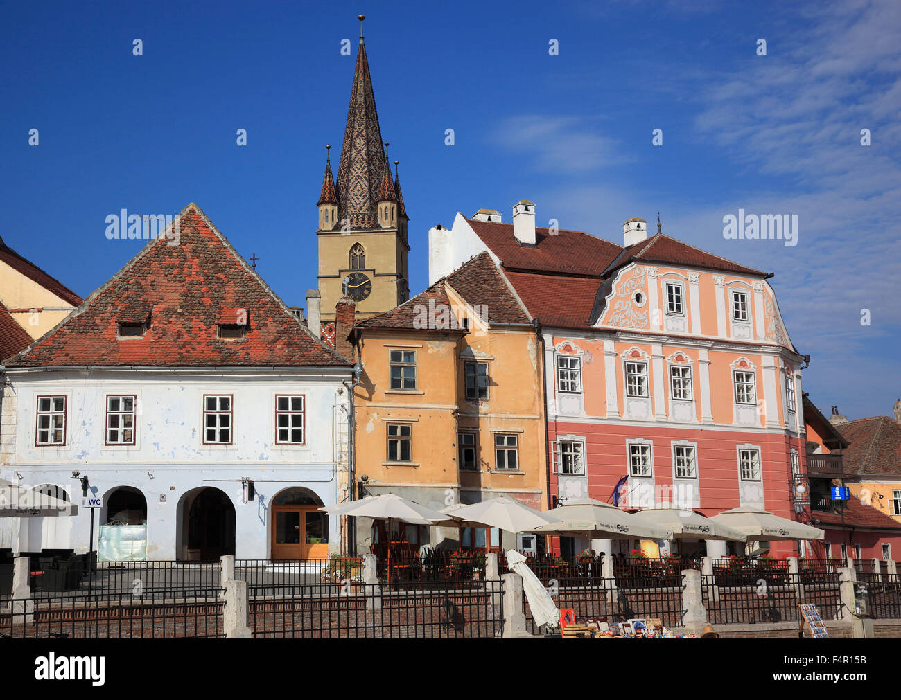 Der kleine Ring auf der rechten Seite das Luxemburg-Haus, Altstadt, Sibiu, Rumänien Stockfoto