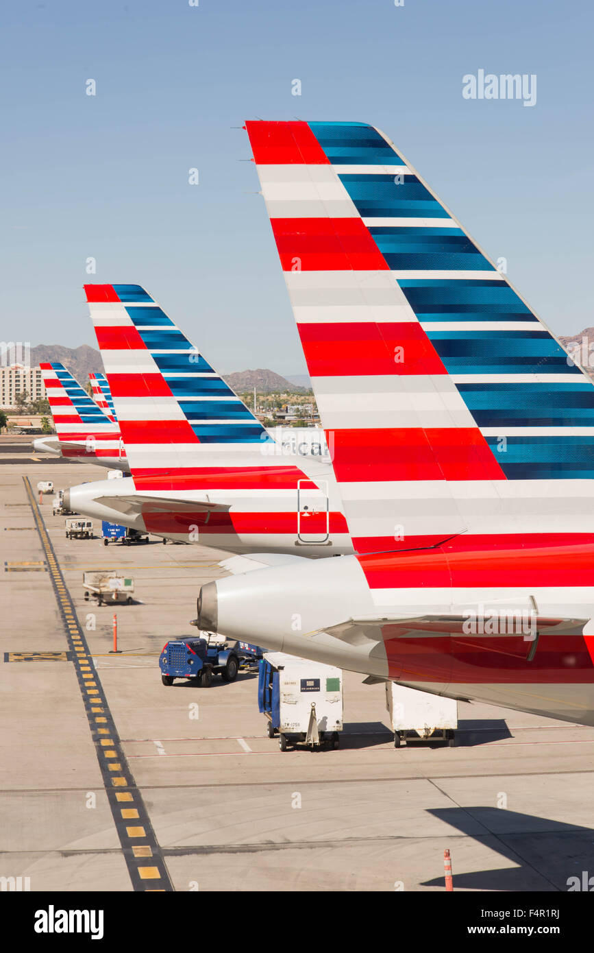 2. Oktober 2015, Phoenix, Arizona, USA - PHX-Flughafen. American Airlines Flugzeuge auf Rampe Stockfoto