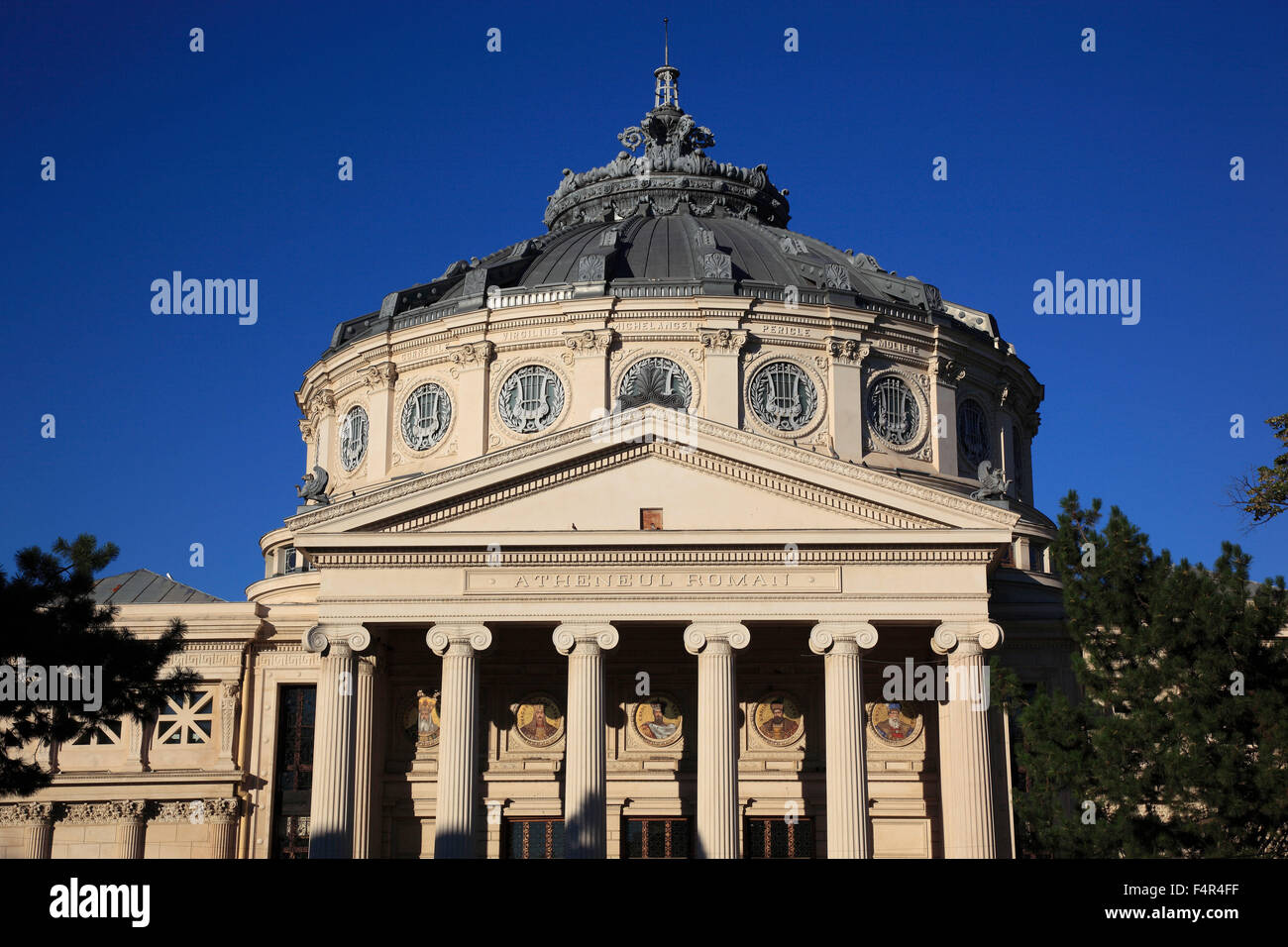 Der rumänischen Athenaeum, Rumänisch: Ateneul Roman ist ein Konzertsaal im Zentrum von Bukarest Stockfoto