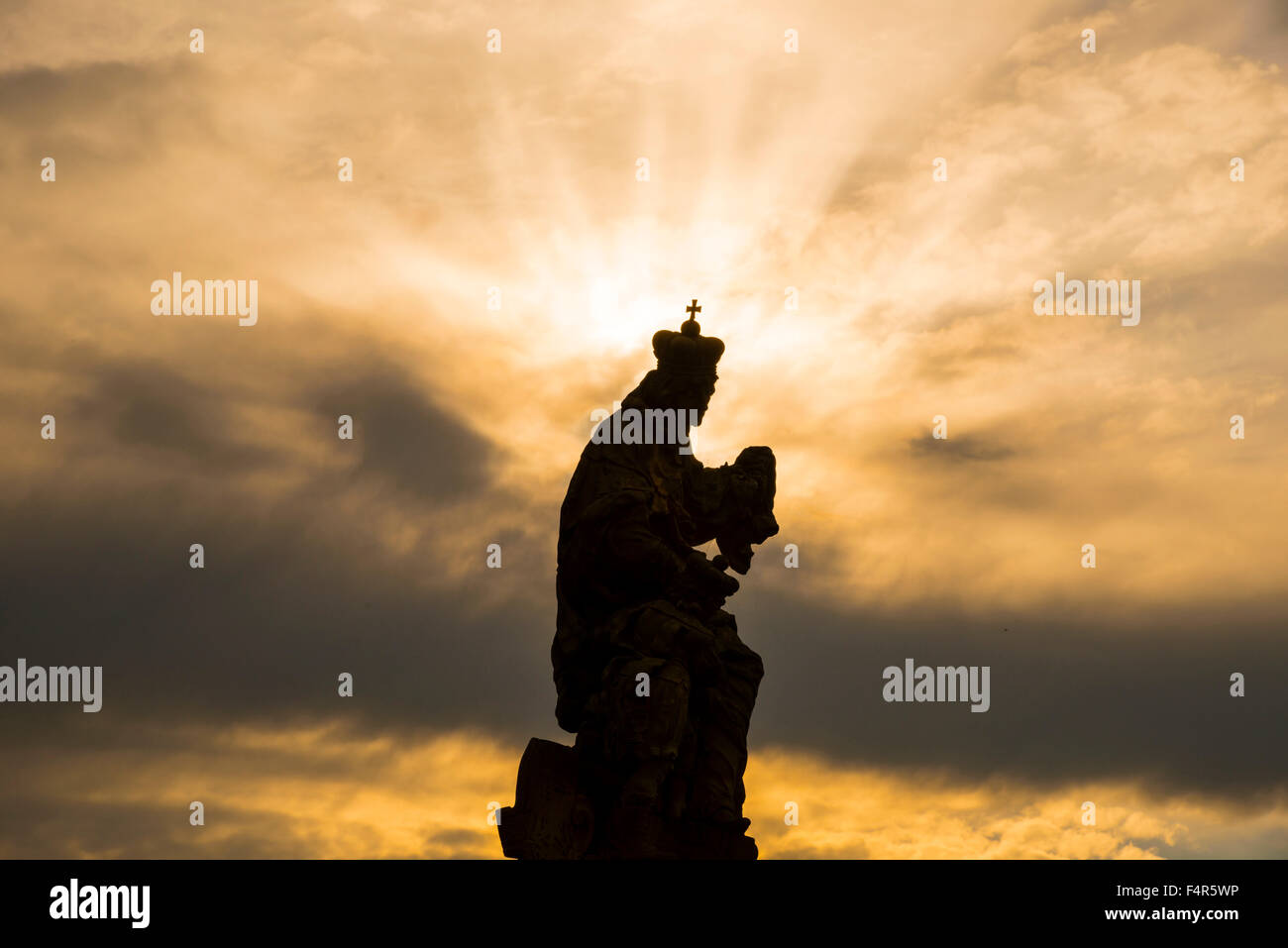 Europa, heilig, Karlsbrücke, Ludmila, Vltava, Prag, Tschechien, Tschechische Republik, Statue, UNESCO, Weltkulturerbe Stockfoto