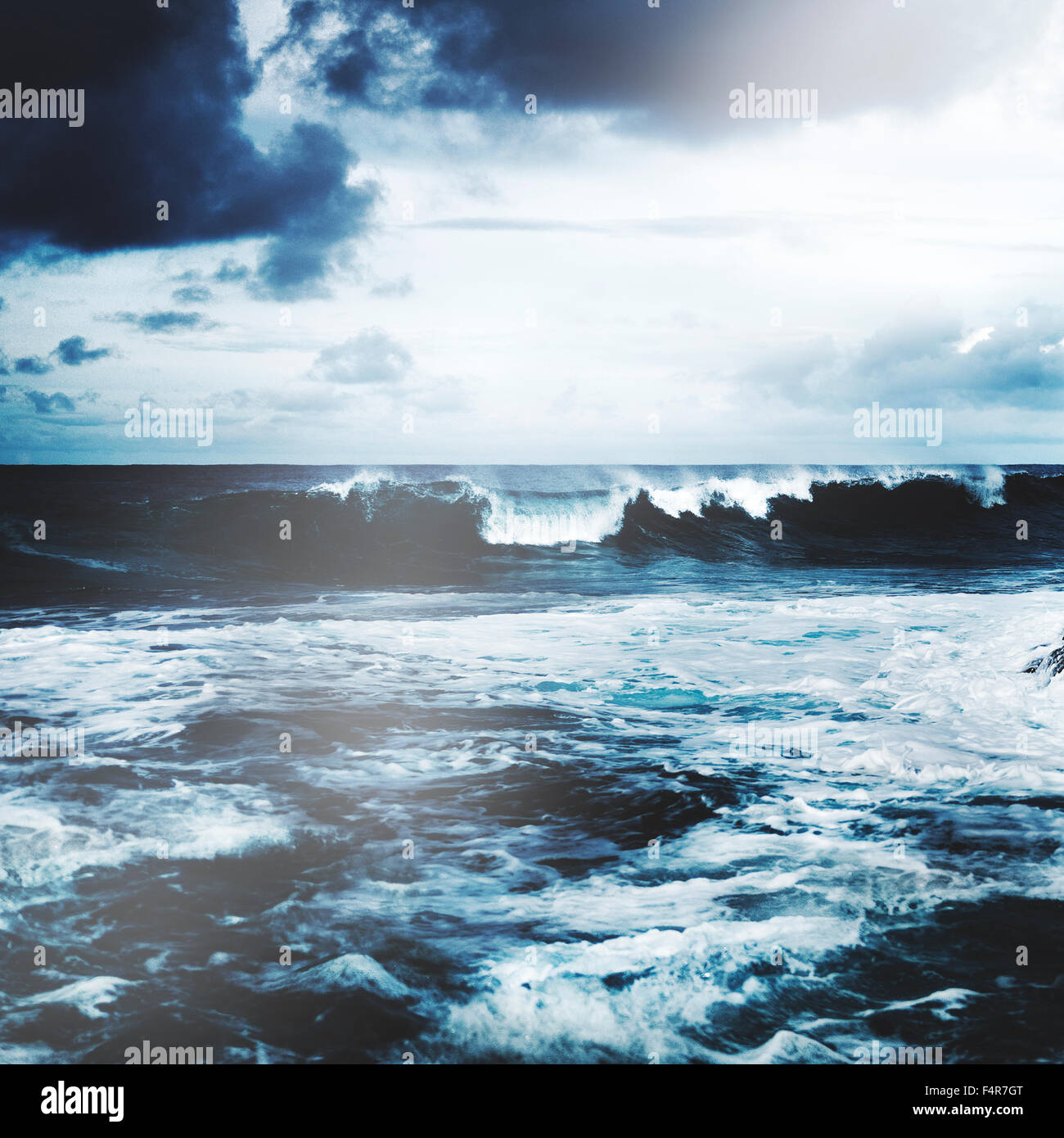 Stürmische Wellen Seascape Naturkatastrophe Konzept Stockfoto